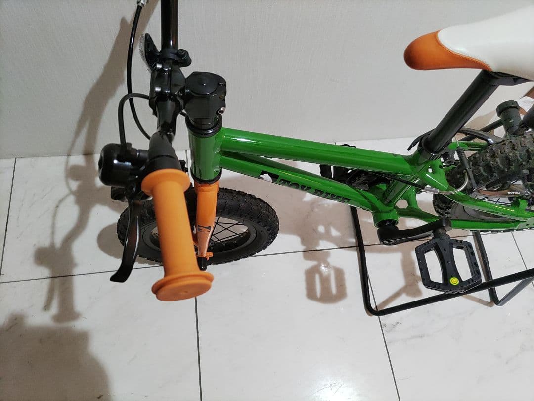 落馬の王子　ヨツバサイクル　幼児用自転車 12インチ 緑オレンジ 補助輪付