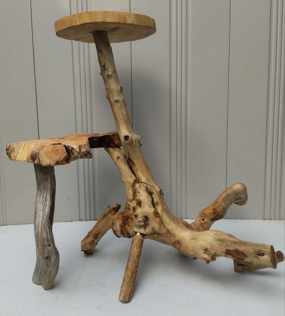 流木を使った天然素材のキャットタワー