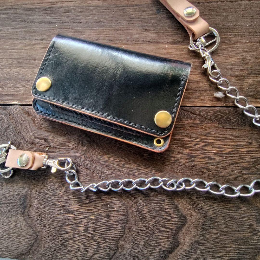 ミドルサイズ トラッカーウォレット 黒×ネイビー バラのカービング 86