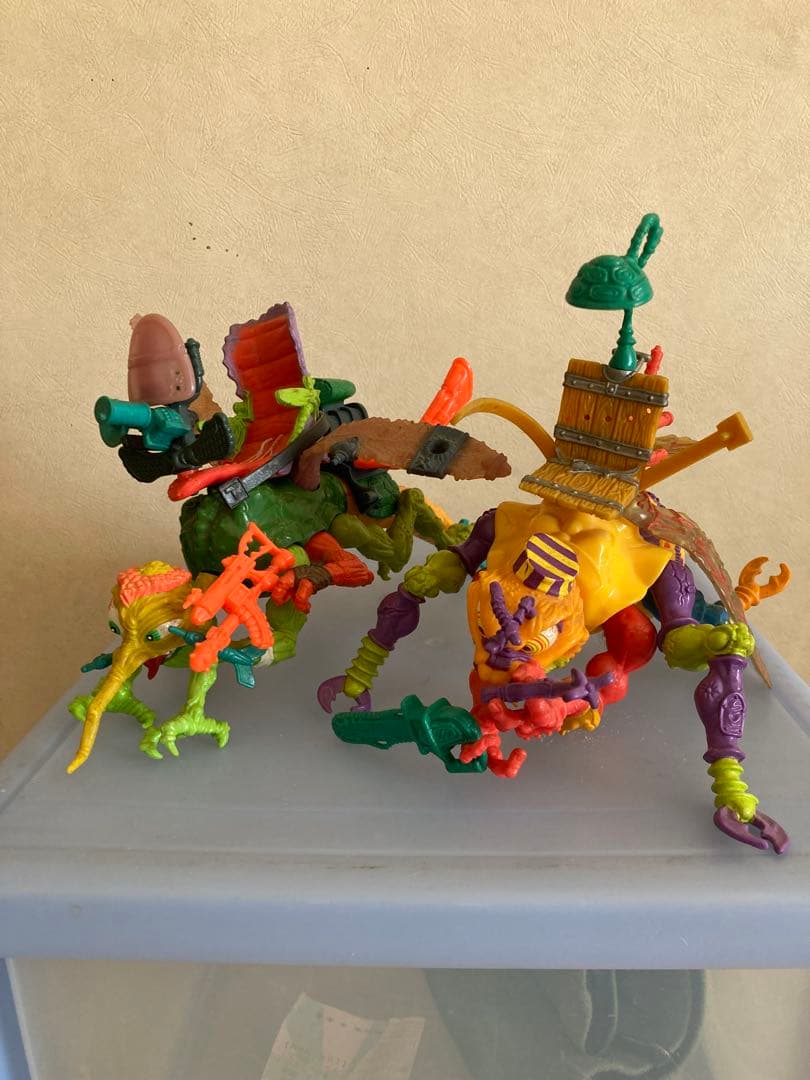 TMNTミュータントタートルズ フィギュア　2点セット。