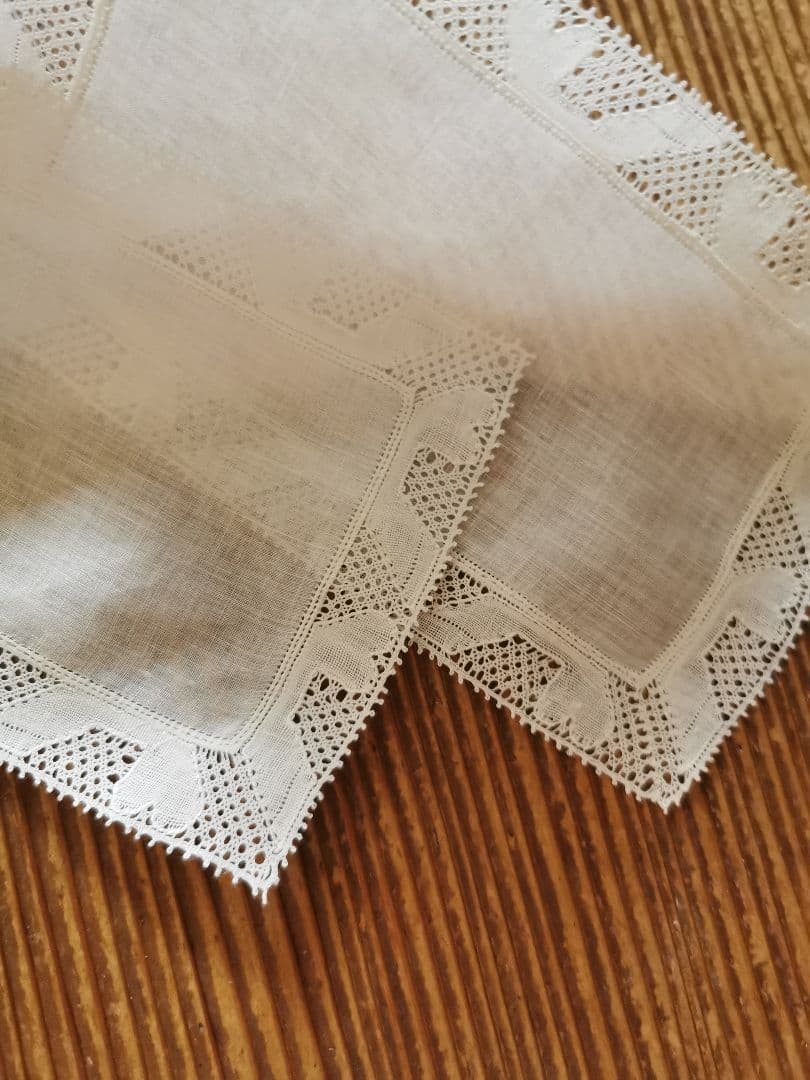 アンティーク フランダースレース 花頭を垂れた薔薇スクエアドイリー ティータオル