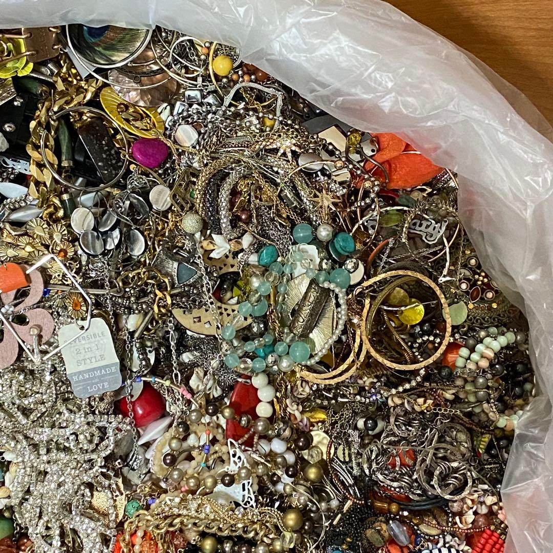 大量　まとめ売り　ジャンク　未選別　アクセサリー色々⑧　約8.1㎏　ネックレス他