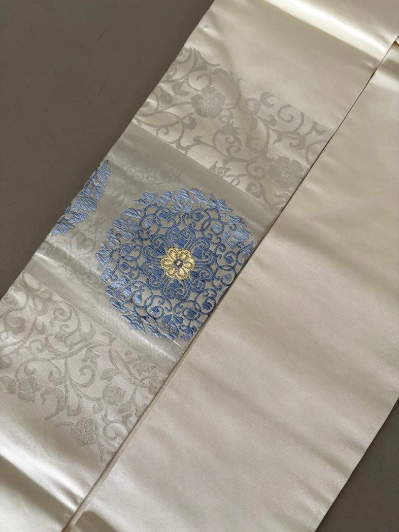 〈お楽しみ価格〉アイボリー ブルー華文 花唐草紋意匠 正絹 九寸名古屋帯 美品