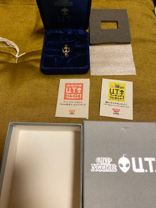 セール！激レア　純銀フィギュア　ダイヤモンド付き　保存状態良　日清✖︎UT