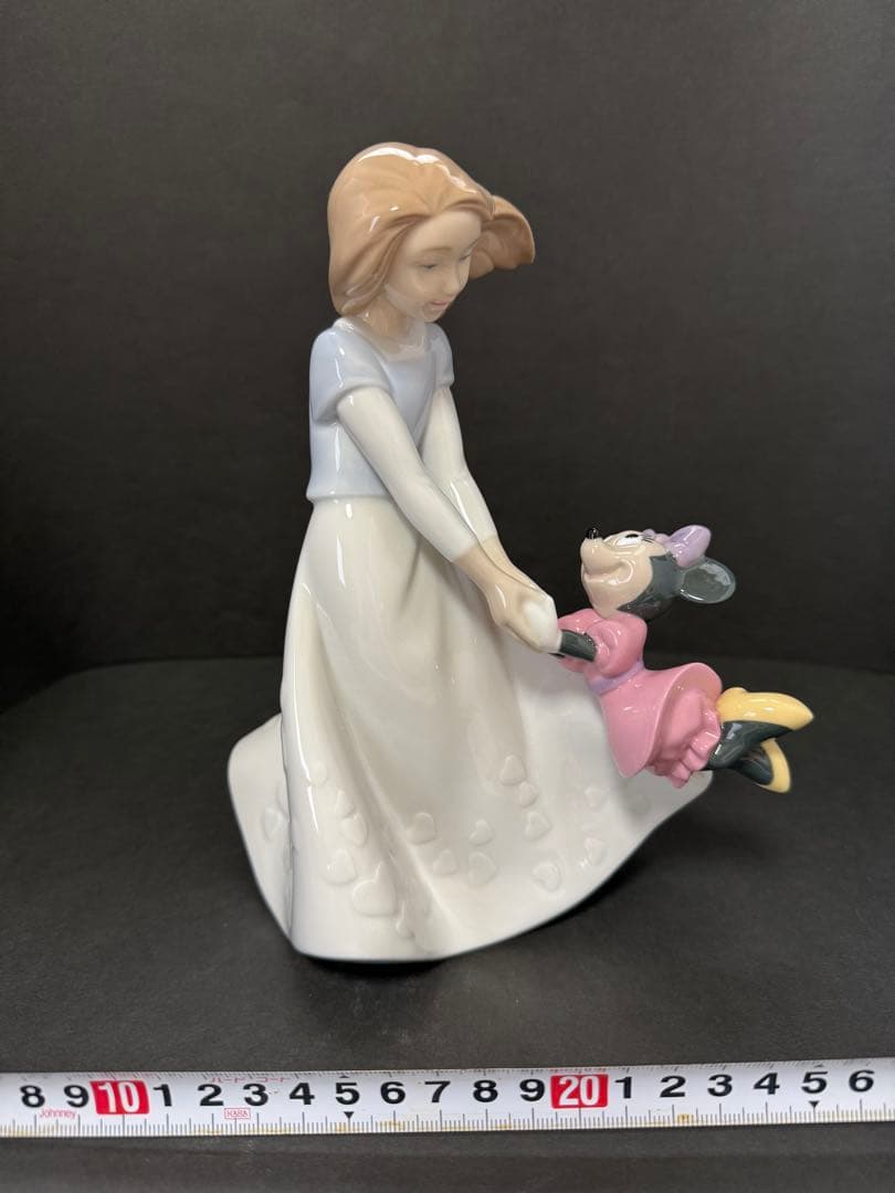 新品未使用　陶器置き物　NAO × ディズニー ミニーの親友　箱付き　送料込み