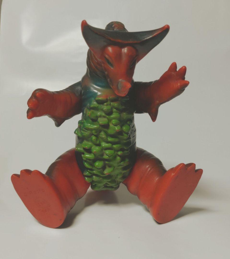 ゴモラ フィギュア 赤緑