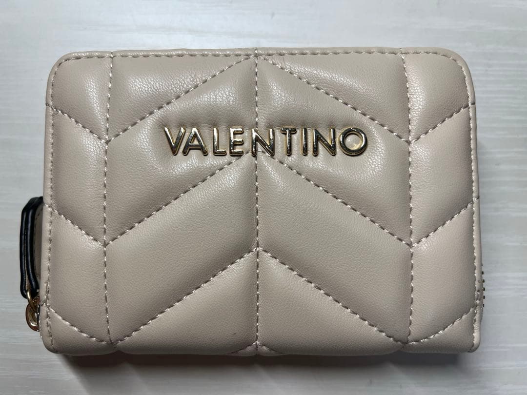 VALENTINO キルティング 二つ折り財布 ベージュ