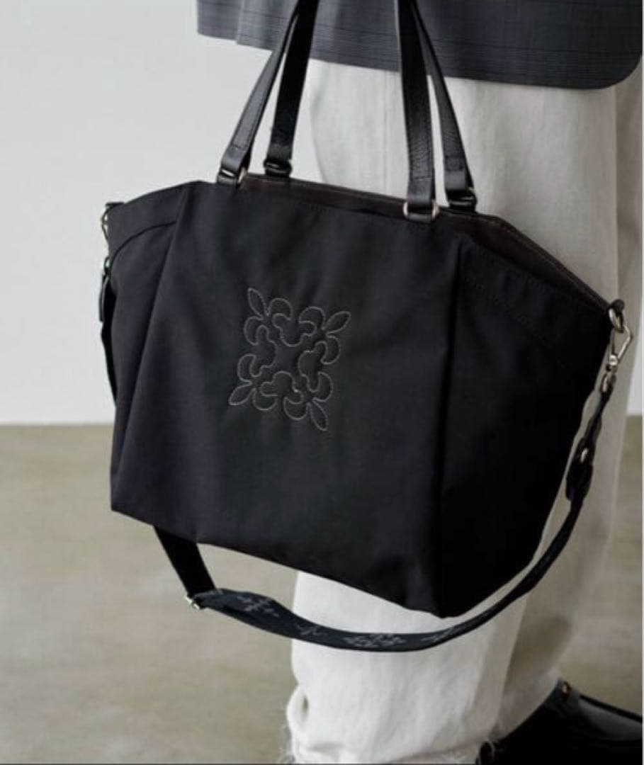 ほぼ未使用ラシット A4入る刺繍2wayバッグ