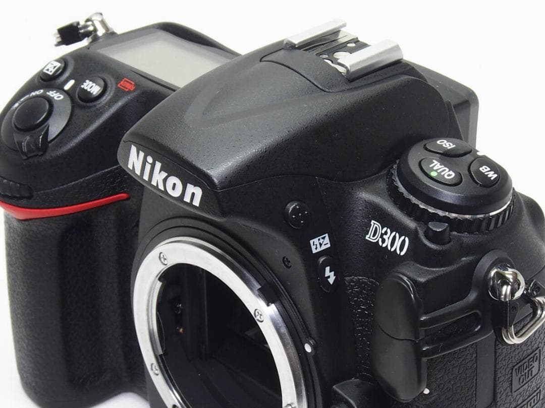 ■美品■ Nikon D300 ボディ 《 S数3033回 動作光学良好 》