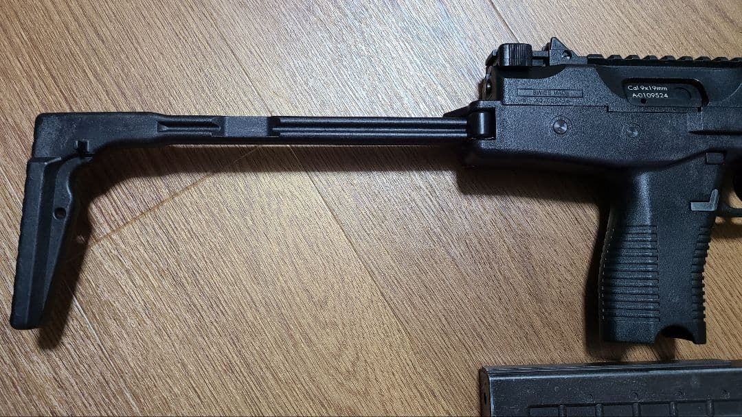 ジャンク KSC MP9 ガスブロバックエアガントイガン18禁 マガジン１本付き