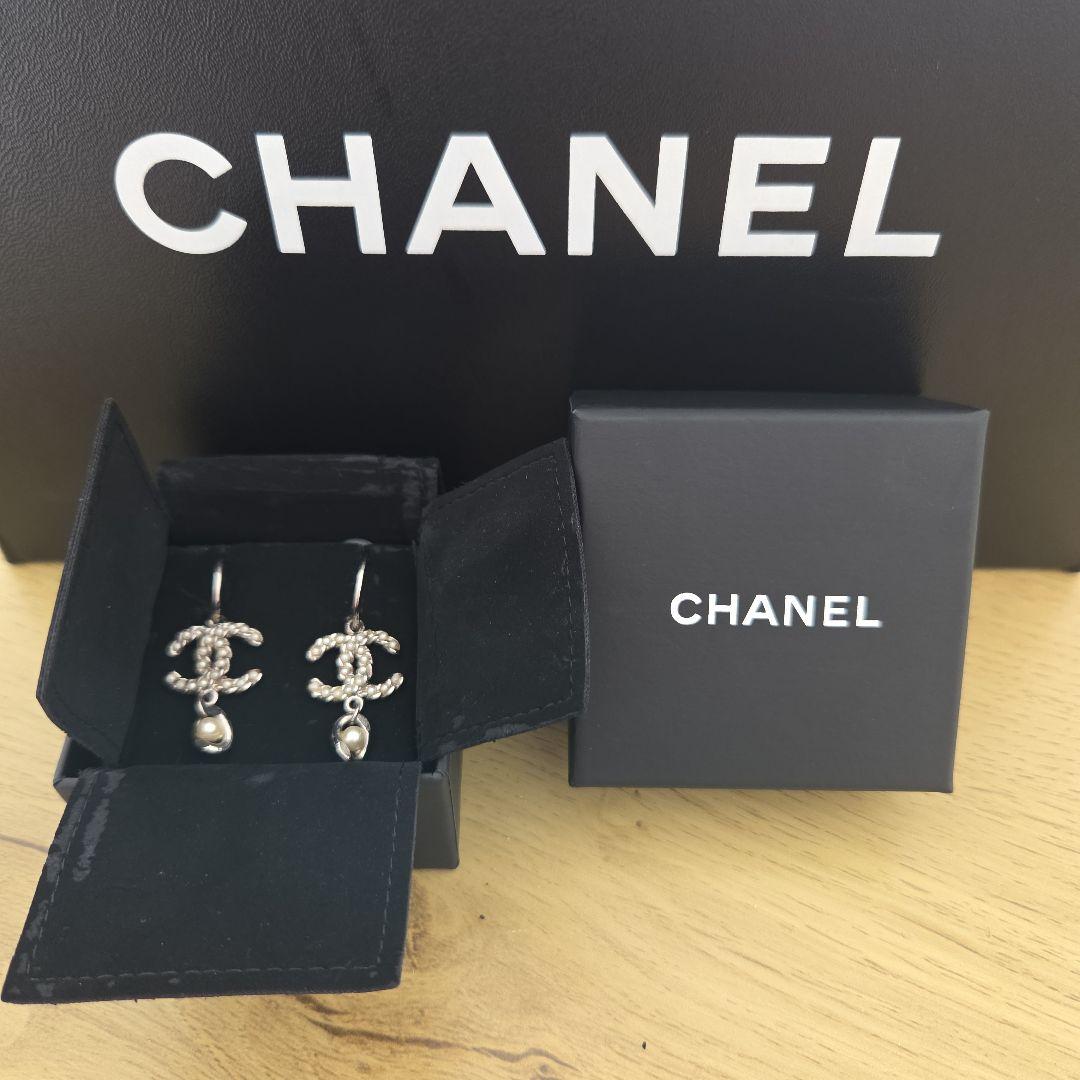 CHANEL CCロゴ シルバーピアス