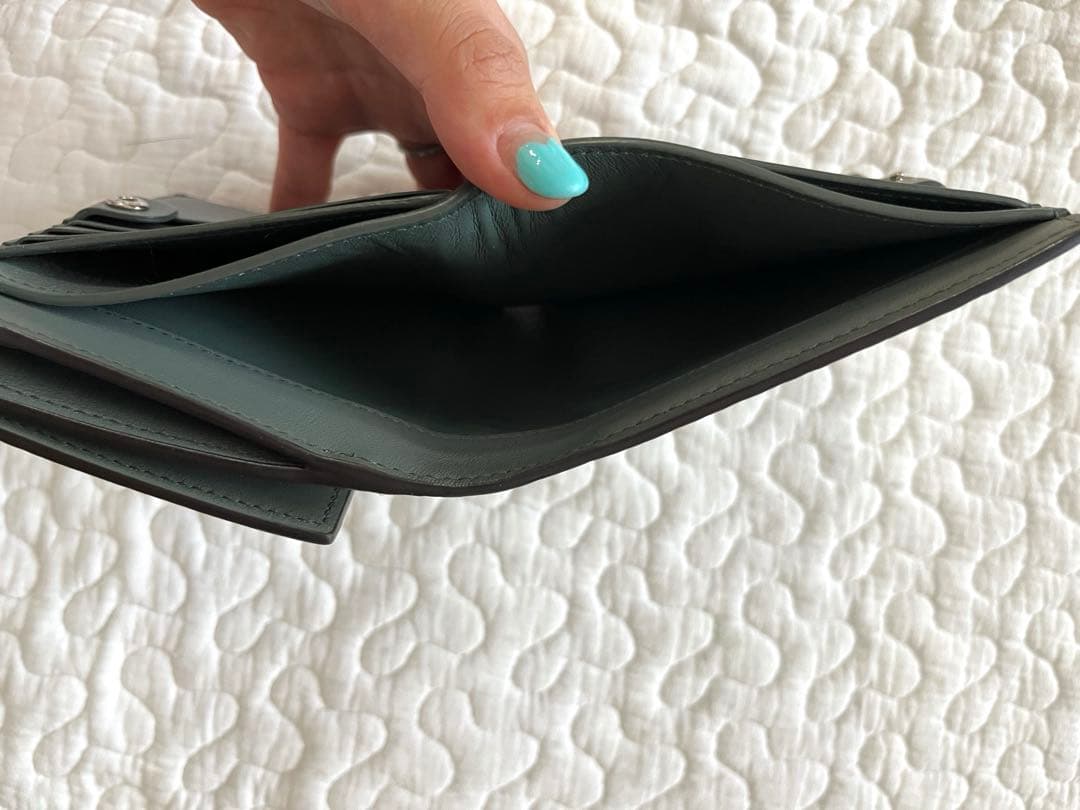 フェンディ 二つ折り財布ピーカブー セレリア 8M0438 ミントグリーン