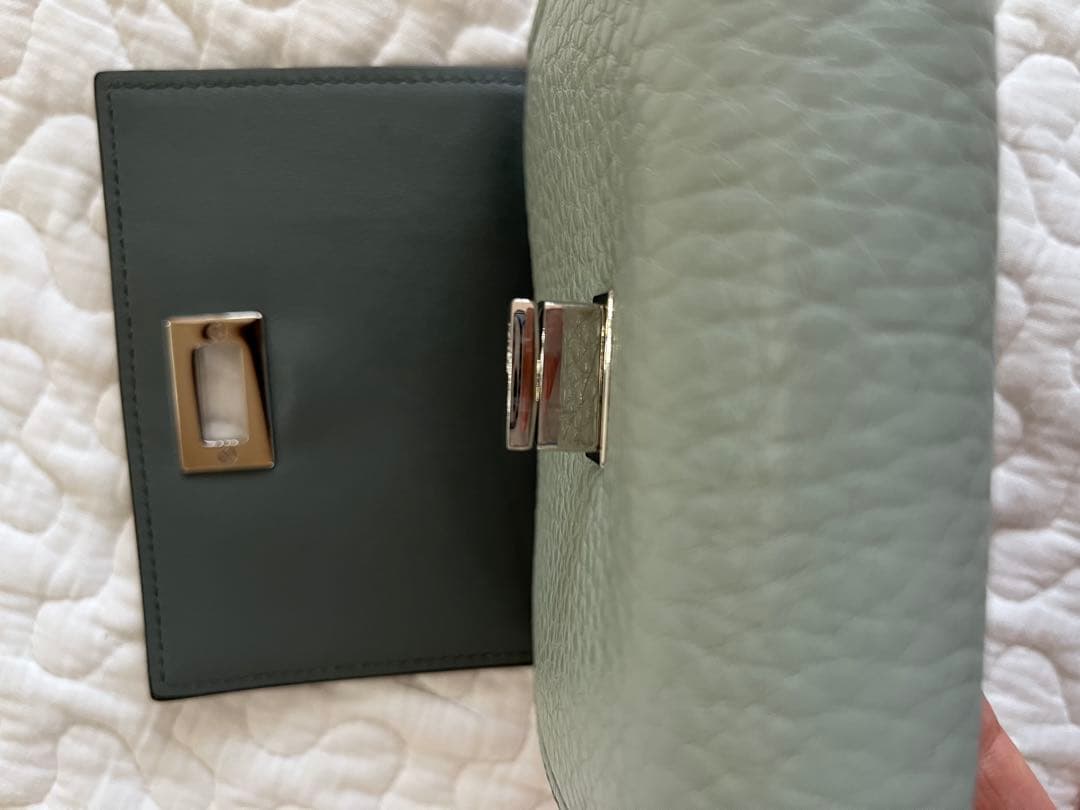 フェンディ 二つ折り財布ピーカブー セレリア 8M0438 ミントグリーン