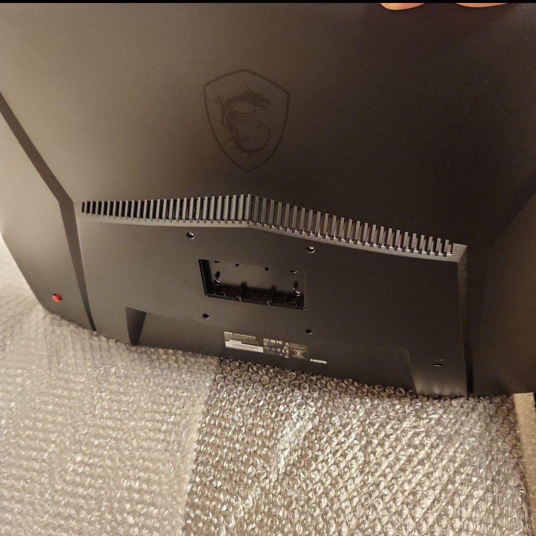 MSI Optix G27C4 カーブドゲーミングモニター 本体