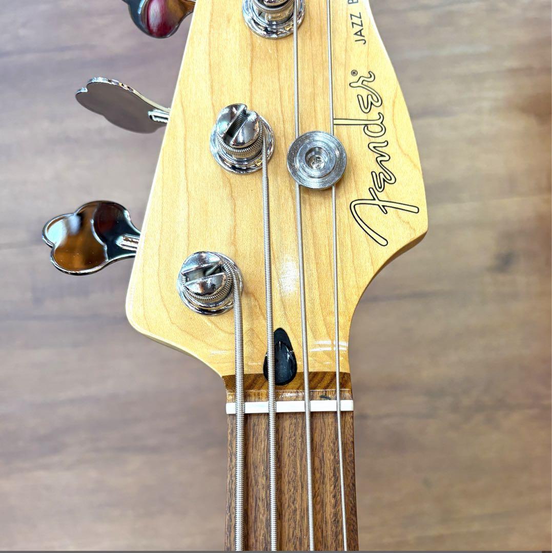ベース Fender Jazz Bass Polar White