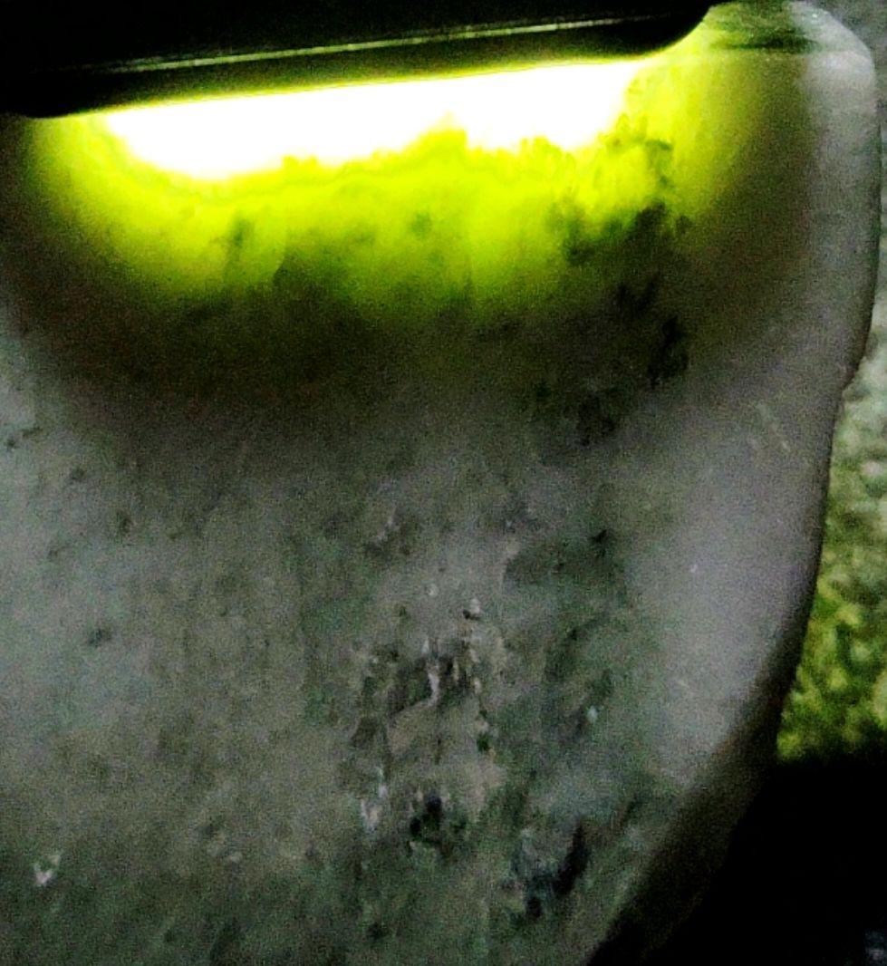 ★翡翠原石★幻のヒスイ【秩父軟玉翡翠・切り出し237ｇ】