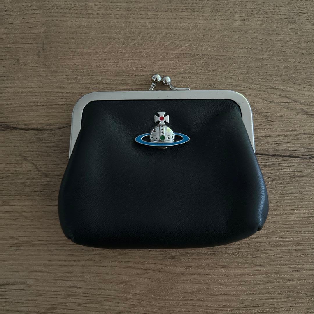 ヴィヴィアンの黒いケース