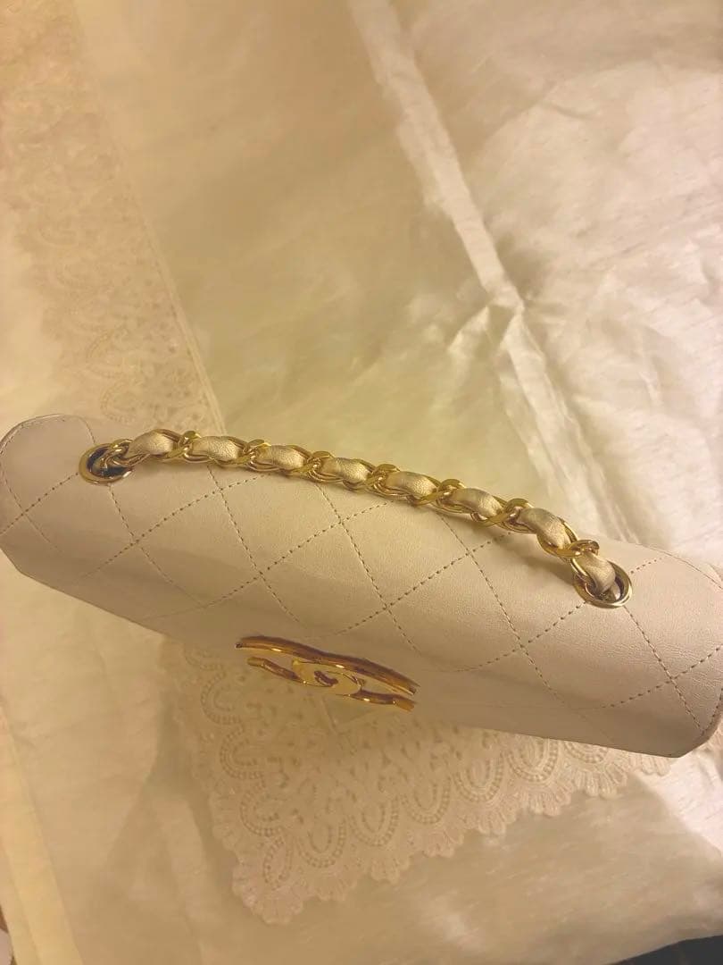 CHANEL（シャネル）のヴィンテージショルダーバッグ、ホワイトラムスキン