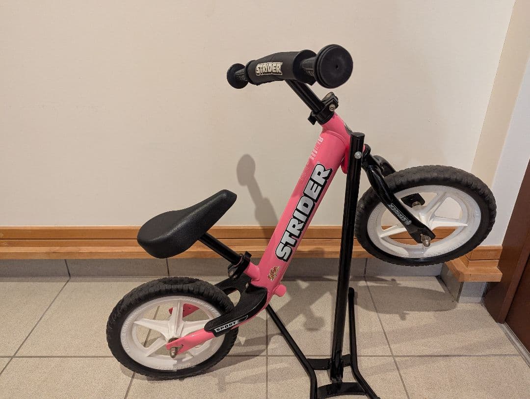 STRIDER ストライダー ピンク カスタム コドモディーポ スタンド付き