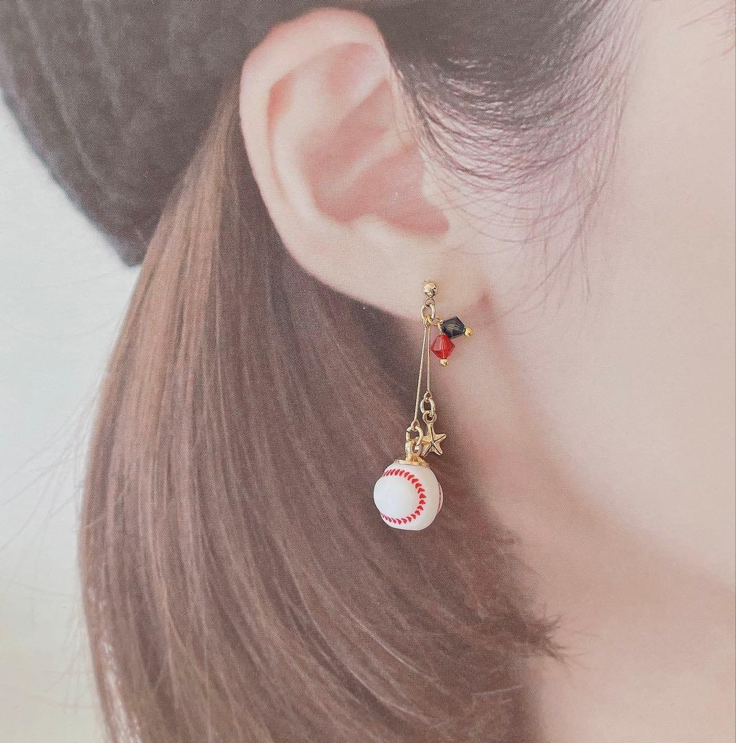 【再販696】⭐️必勝⭐️ 選べるイニシャル×ビーズ　野球ピアス　部活