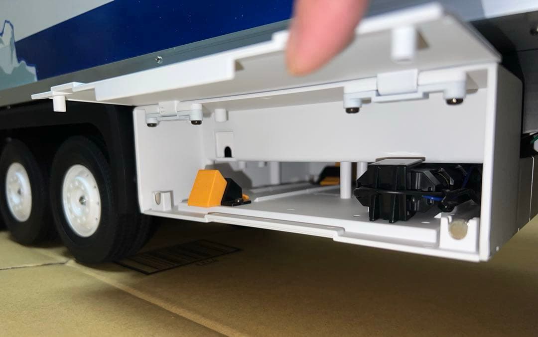 タミヤ 1/14RC 3軸リーファー・セミトレーラー 新品組み立て塗装済 値下中