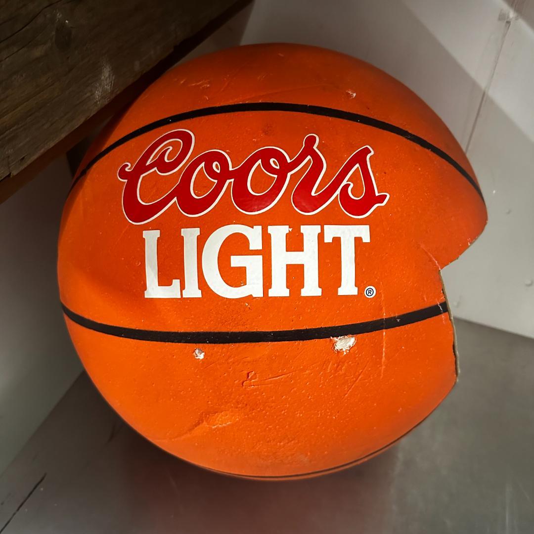 1995年製 クアーズライト発砲スチロール製バスケットボールディスプレイ①