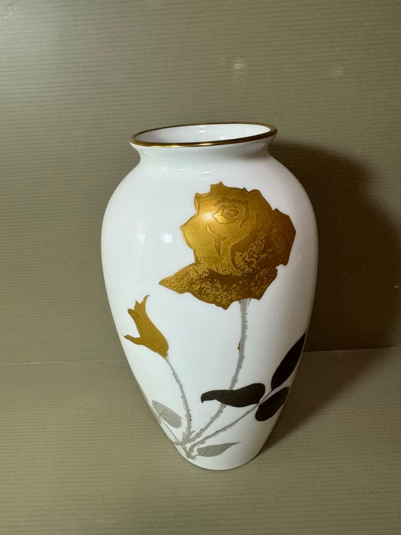 2758 大倉陶園　OKURA　金蝕薔薇文　花瓶