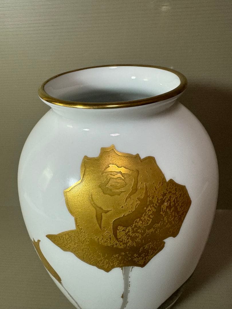 2758 大倉陶園　OKURA　金蝕薔薇文　花瓶
