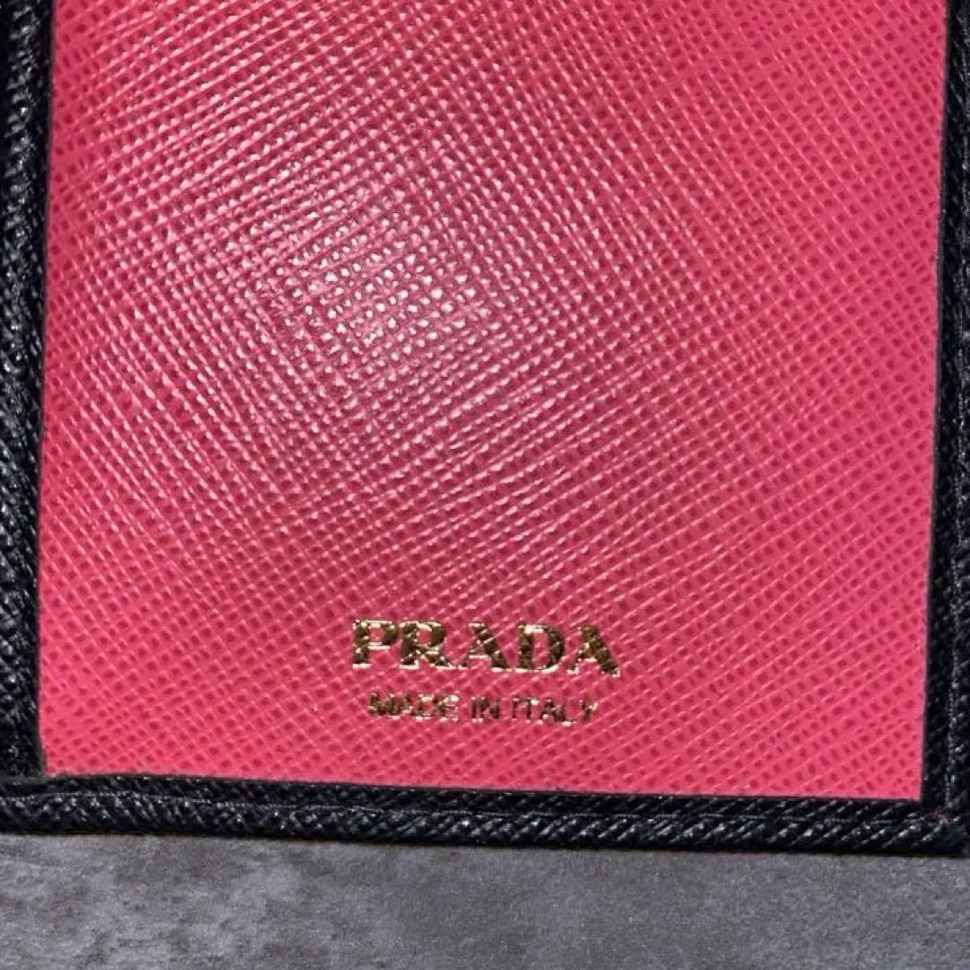 PRADA プラダ　二つ折り財布