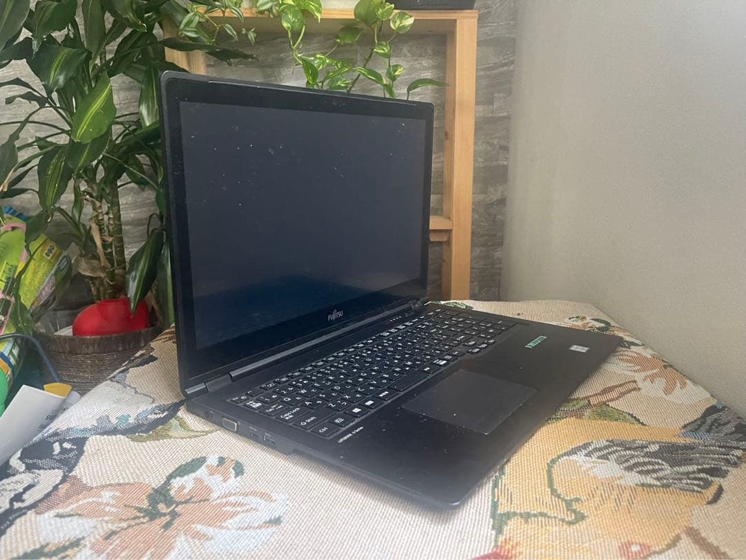 Windows11 富士通 Core i5 カメラ SSD搭載　タッチパネル搭載