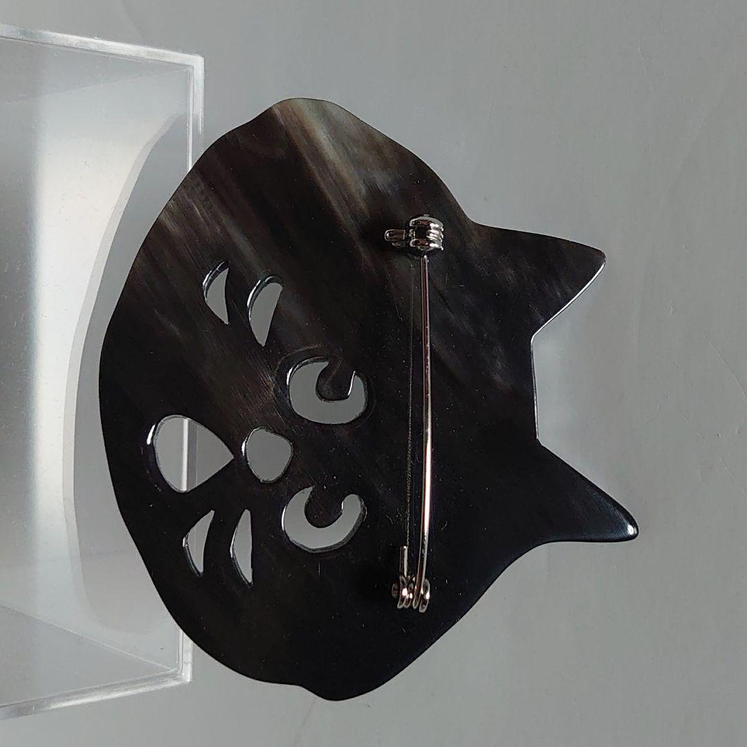 にゃーと日本のものづくり　水牛ブローチ　大①