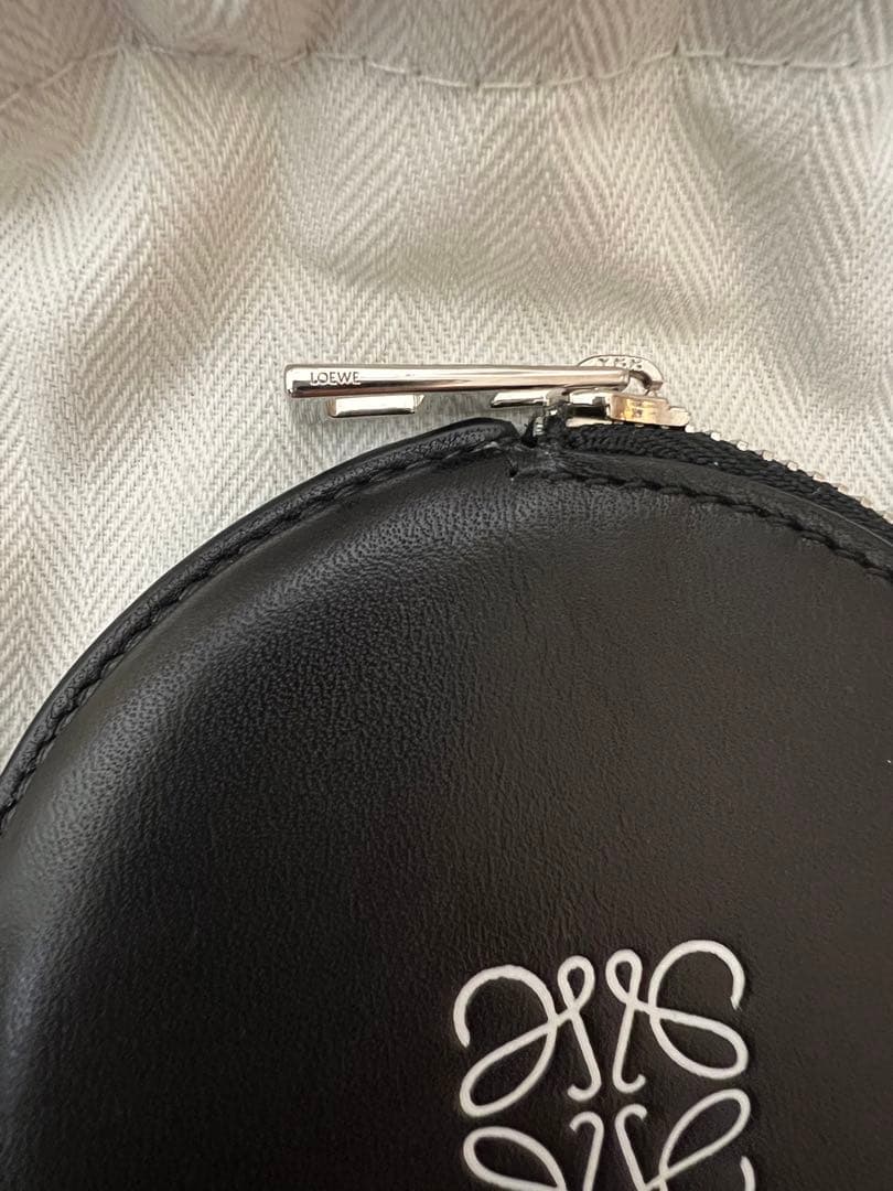 値下げ　【正規品】ロエベ ケース 黒【箱、巾着、バーコード付き】