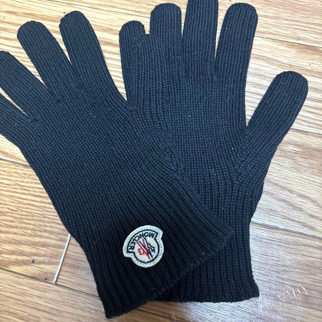 未使用に近い！モンクレール手袋