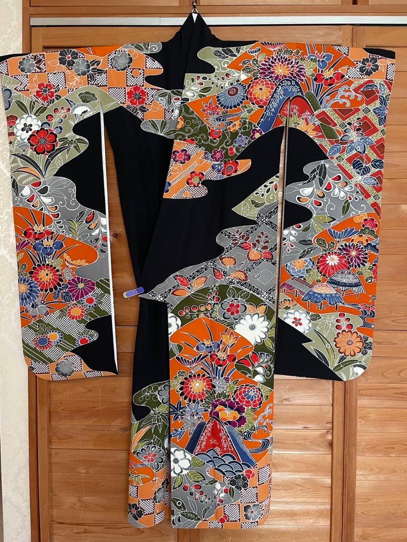 黒地　正絹紅型　振袖