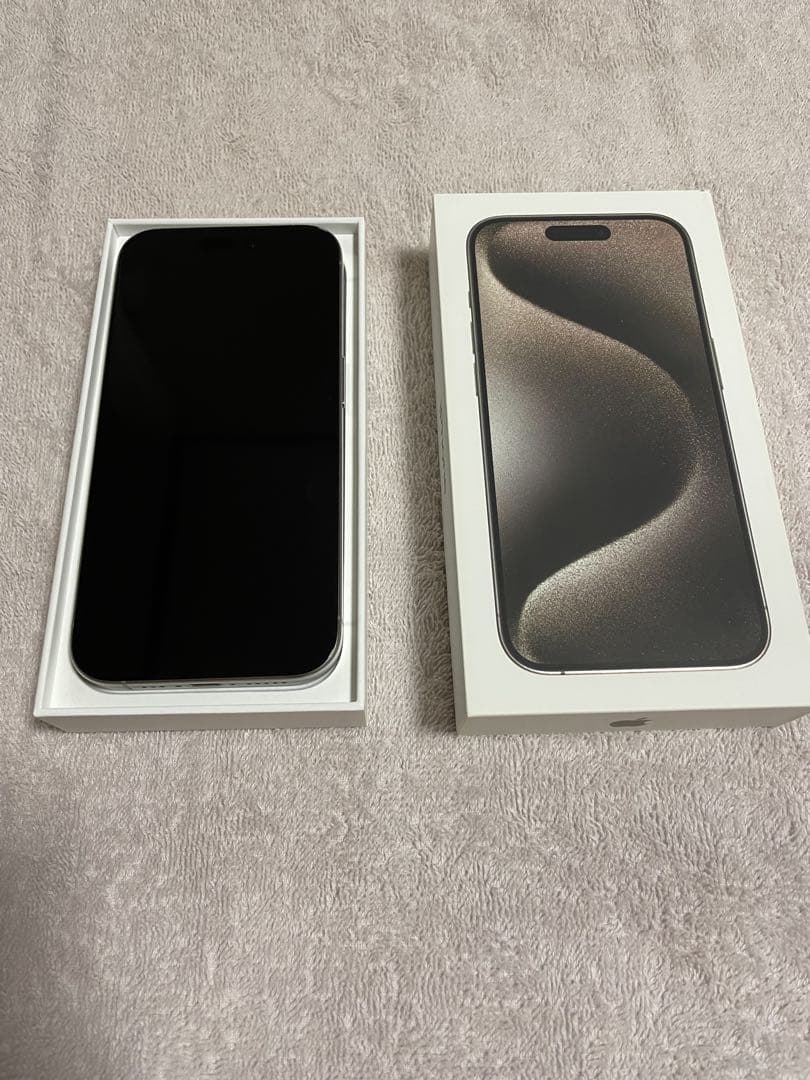 iPhone15 Pro ナチュラルチタニウム　256GB 本体