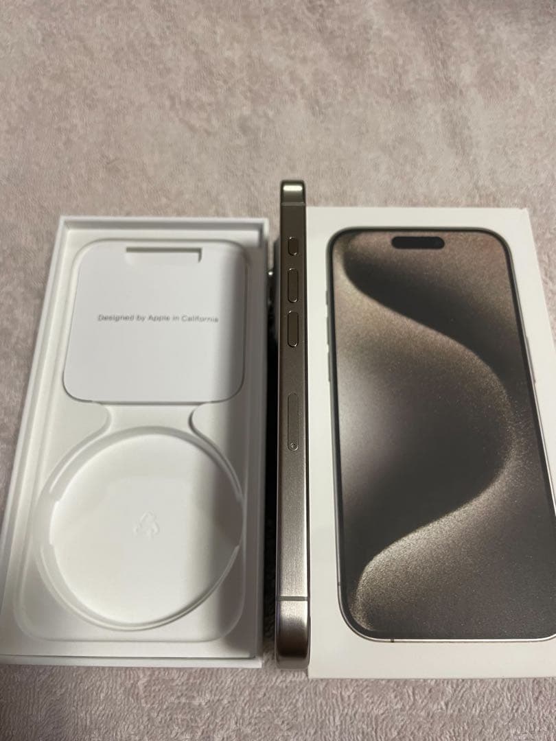 iPhone15 Pro ナチュラルチタニウム　256GB 本体
