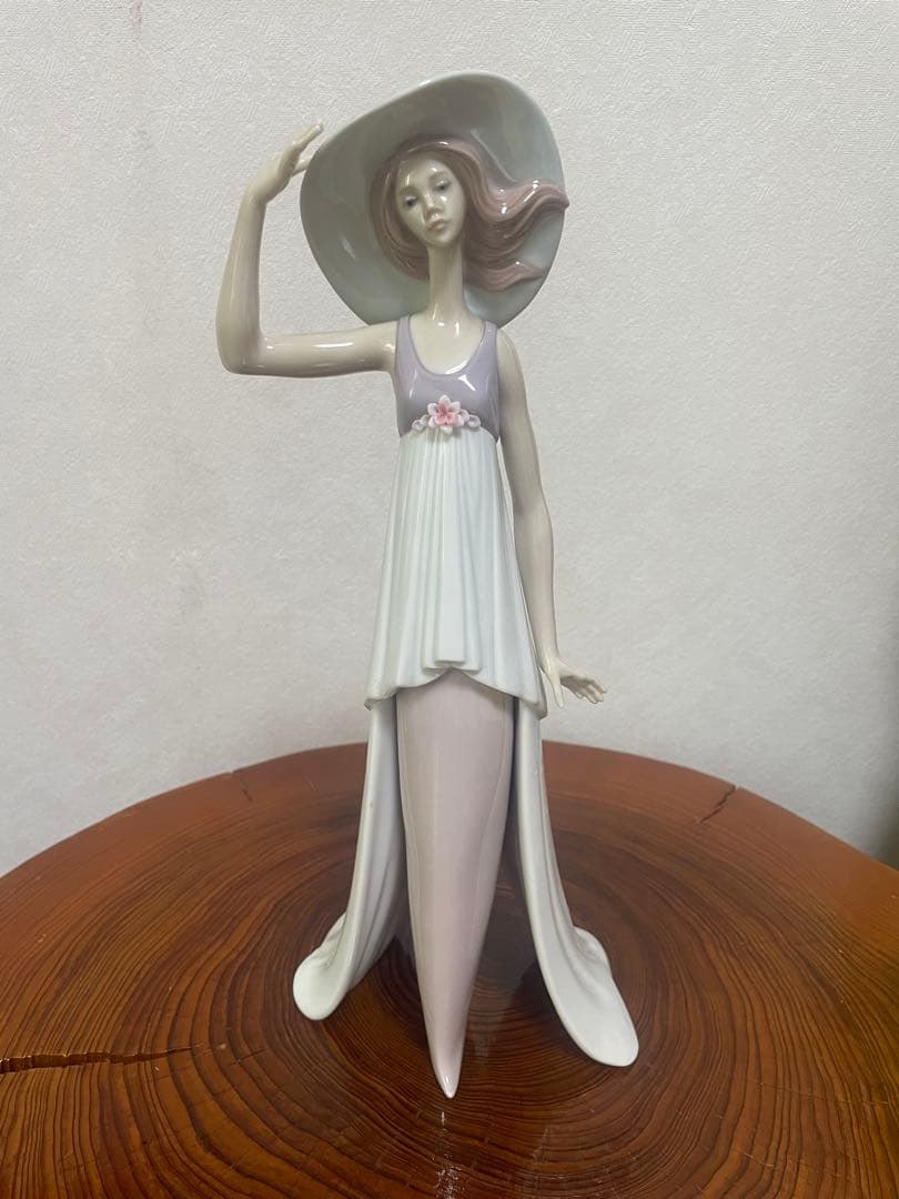 値下げ　リヤドロ　陶器　貴婦人