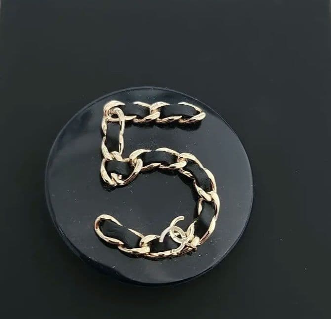 希少！CHANEL　No5ブローチ