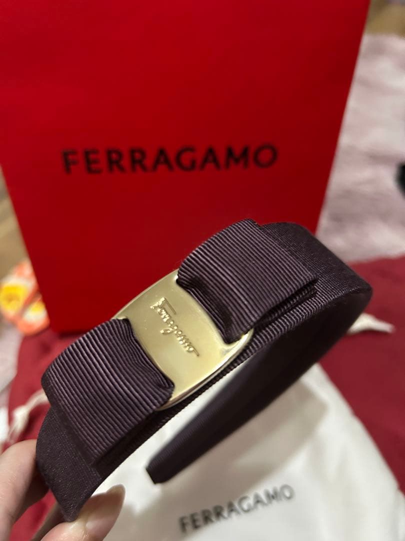 FERRAGAMO リボン付きヘアバンドカチューシャ