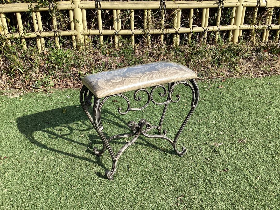 [ニコラス] アイアン　スツール　猫脚　ロココ調　玄関スツール