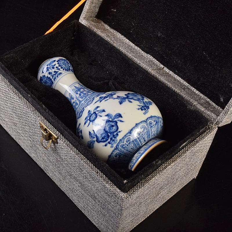 中国　大清乾隆年製　青花花卉文蒜頭瓶　M　7890E