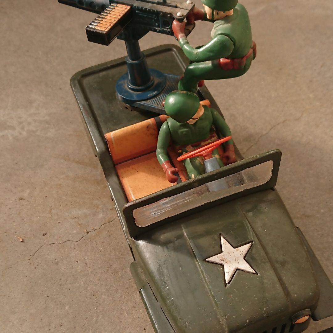 昭和40年代ブリキ軍用ジープとフィギュア2体