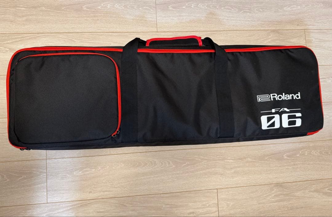 Roland FA-06 シンセサイザー ケースとダンパーペダルDP-10付き