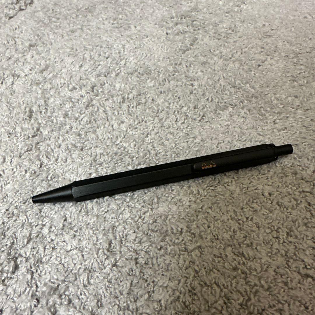 筆箱とシャーペン、ボールペン