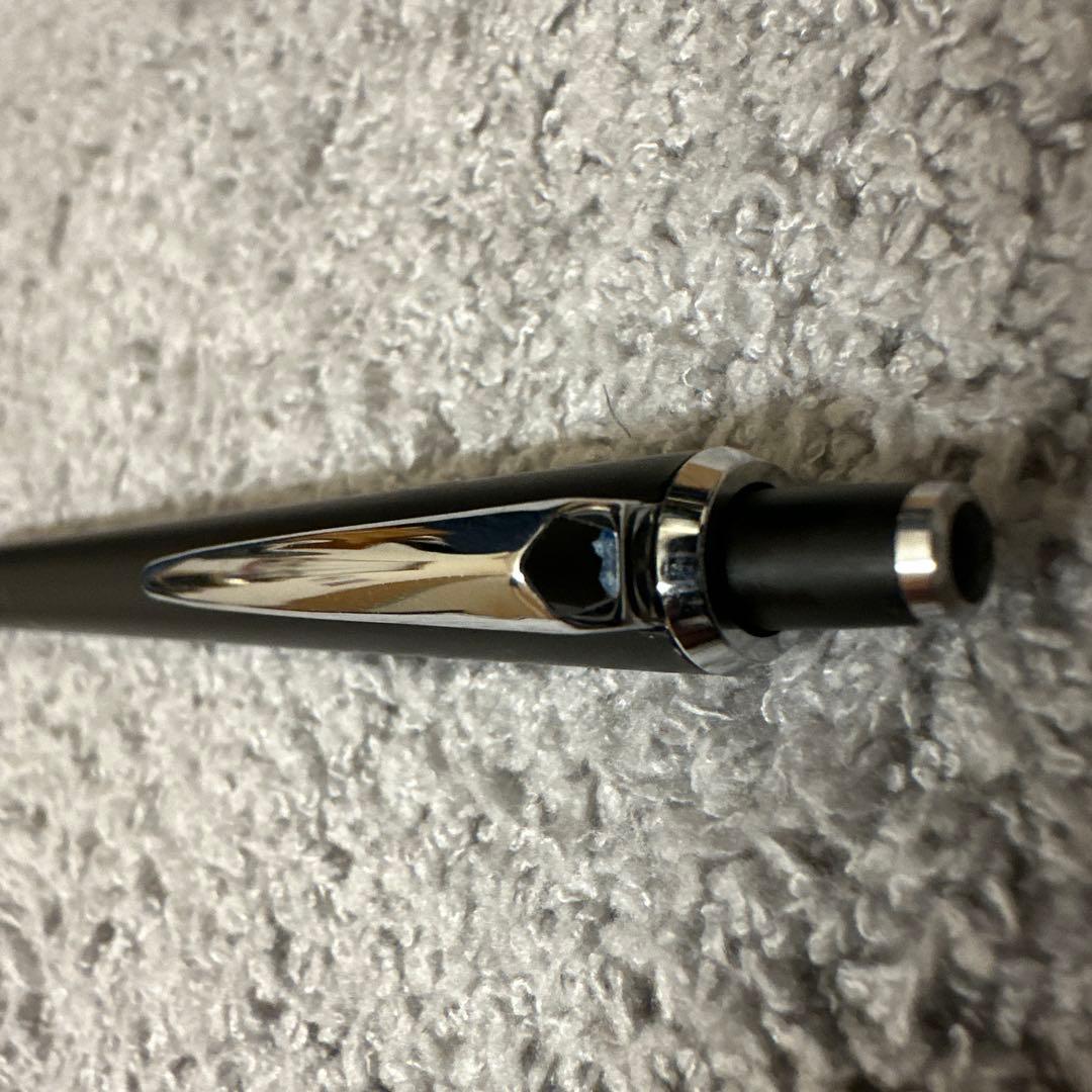 筆箱とシャーペン、ボールペン