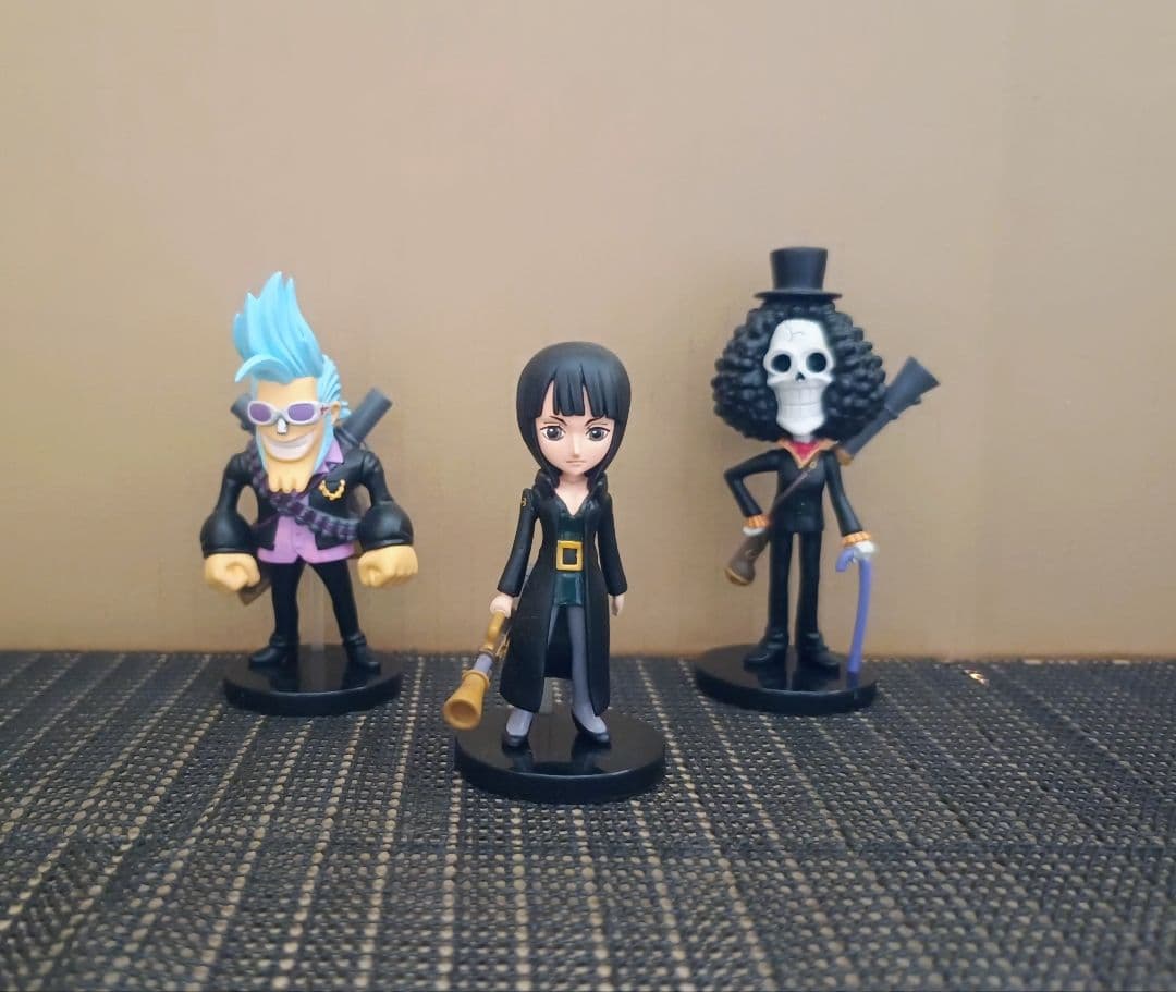 ワーコレ　ストロングワールド　麦わらの一味　戦闘服　ワンピース　フィギュア