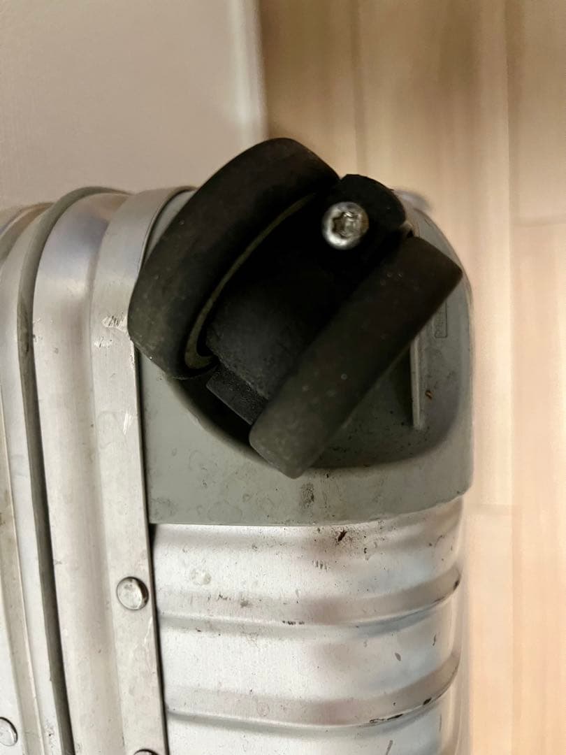 リモワ RIMOWA トパーズ キャビン マルチホイール 32L 4輪 シルバー