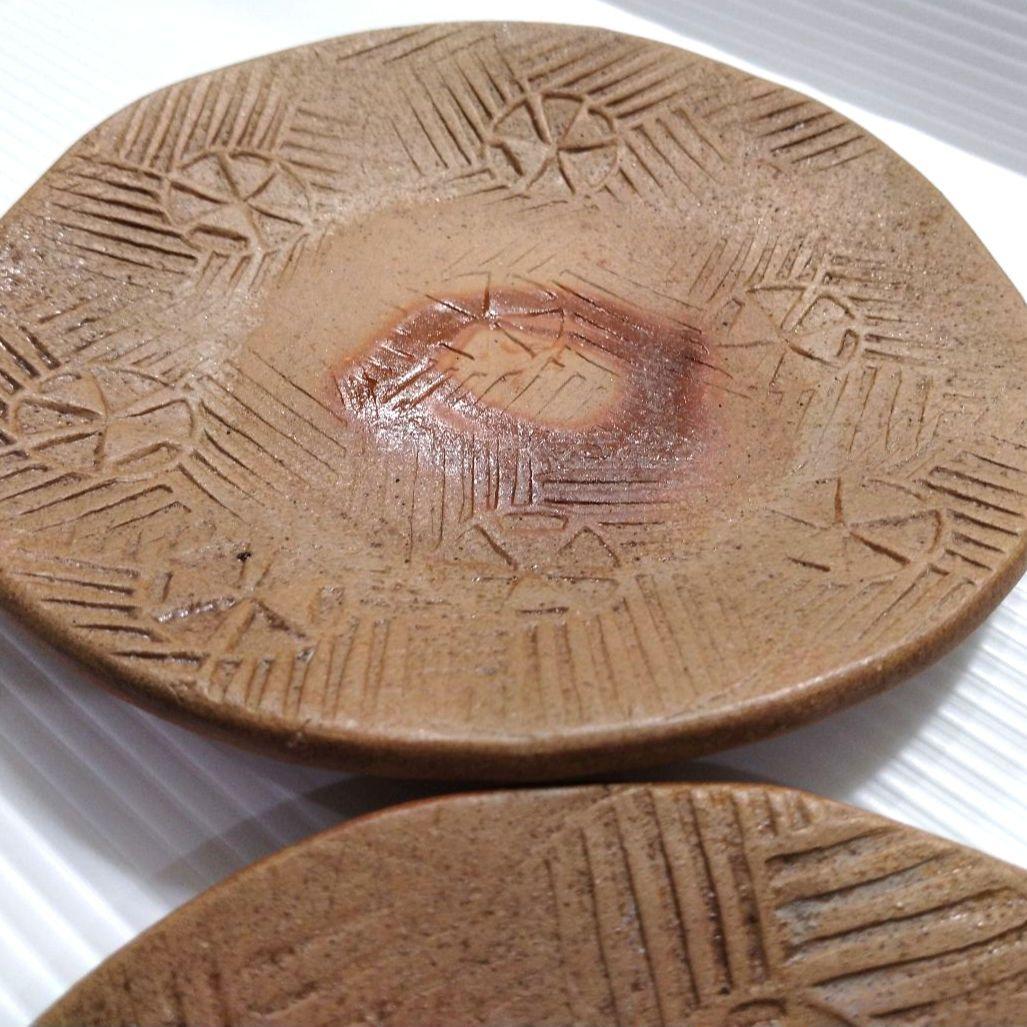 備前焼 陶芸家 岡田輝 たたき皿 中皿 プレート 緋襷 作家物 直径18,5cm