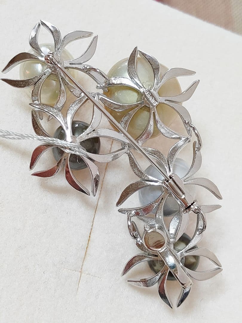 未使用品 南洋真珠 黒蝶真珠 白蝶真珠 シルバー ブローチ 兼 ペンダント