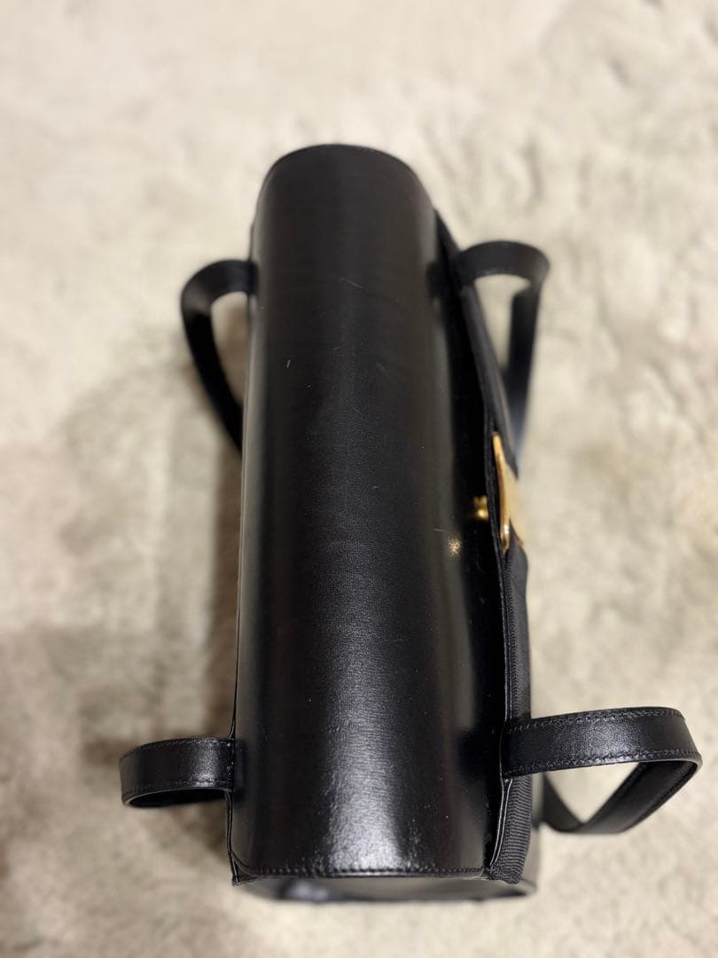 【最終値下】サルヴァトーレフェラガモ　ヴァラリボン　バッグ　レザー黒　フォーマル